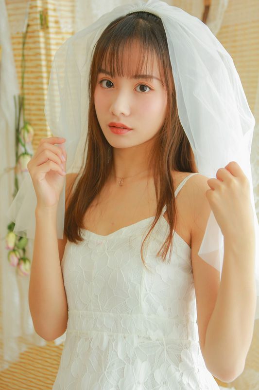 婚紗美女蕾絲吊帶性感寫真圖片