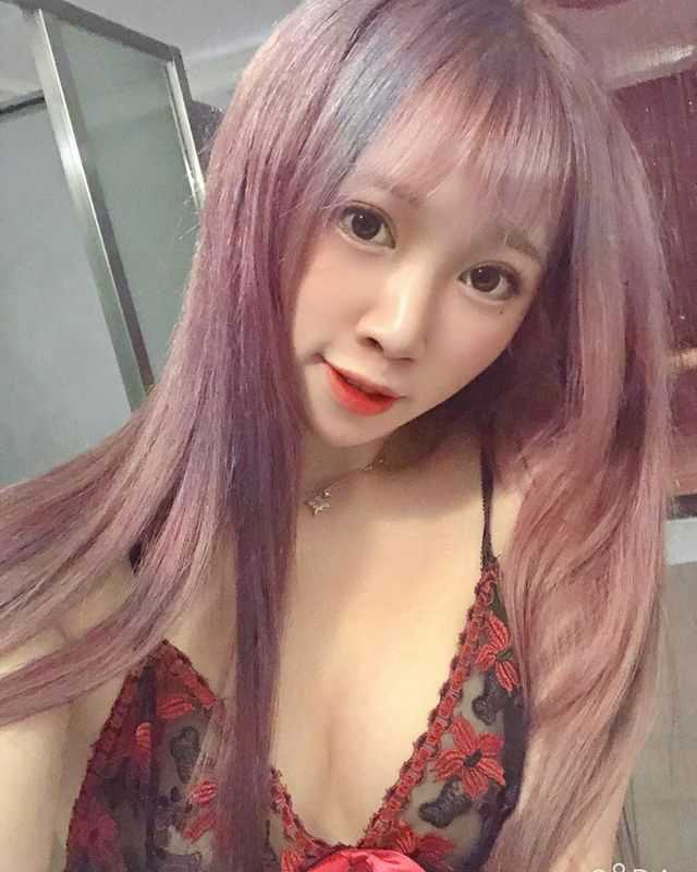 【圖文】推到美女醫生，她的巨乳護士妹妹在偷窺，繼續推到隨便玩個姐妹雙飛