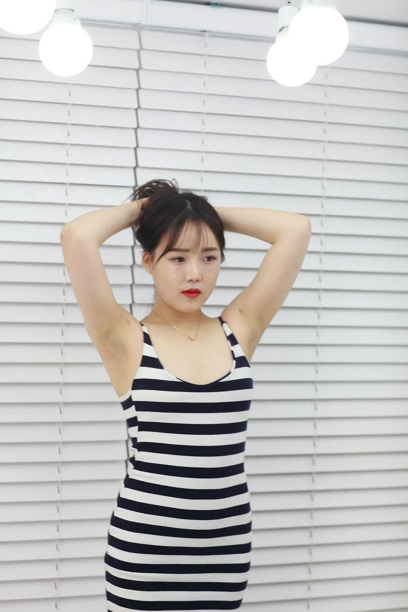 楚楚動人的韓國美少婦
