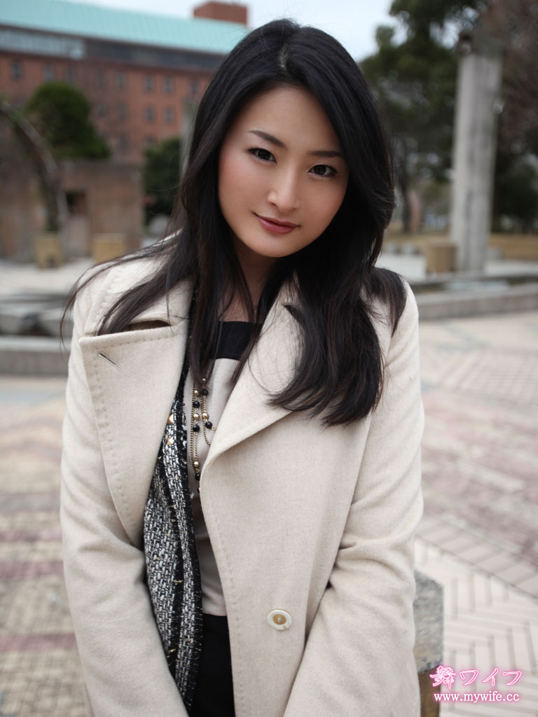 漂亮！雖然不是很年輕，但充滿了女人味道，像熟透了的蜜桃一般誘人