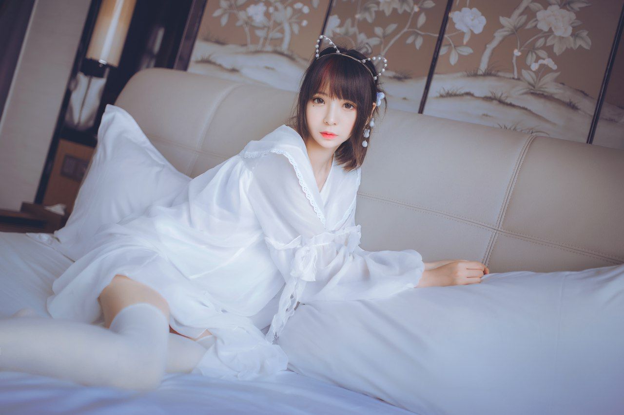 白色高筒襪的小姐姐