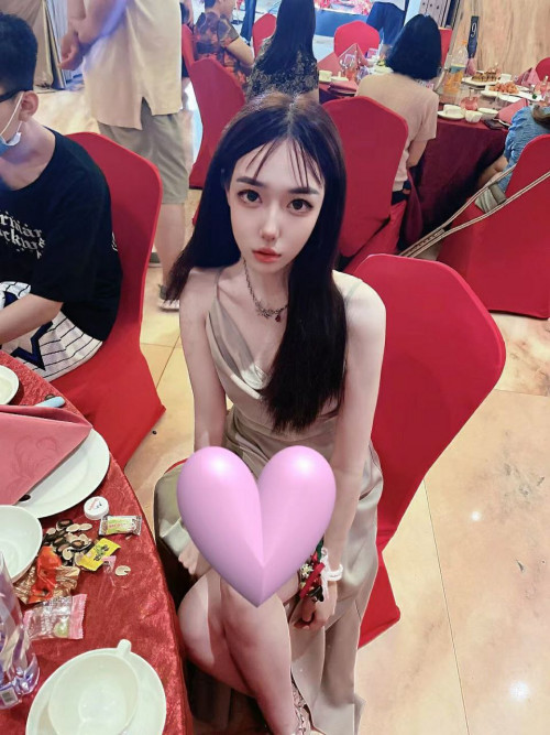 純學(xué)生妹
