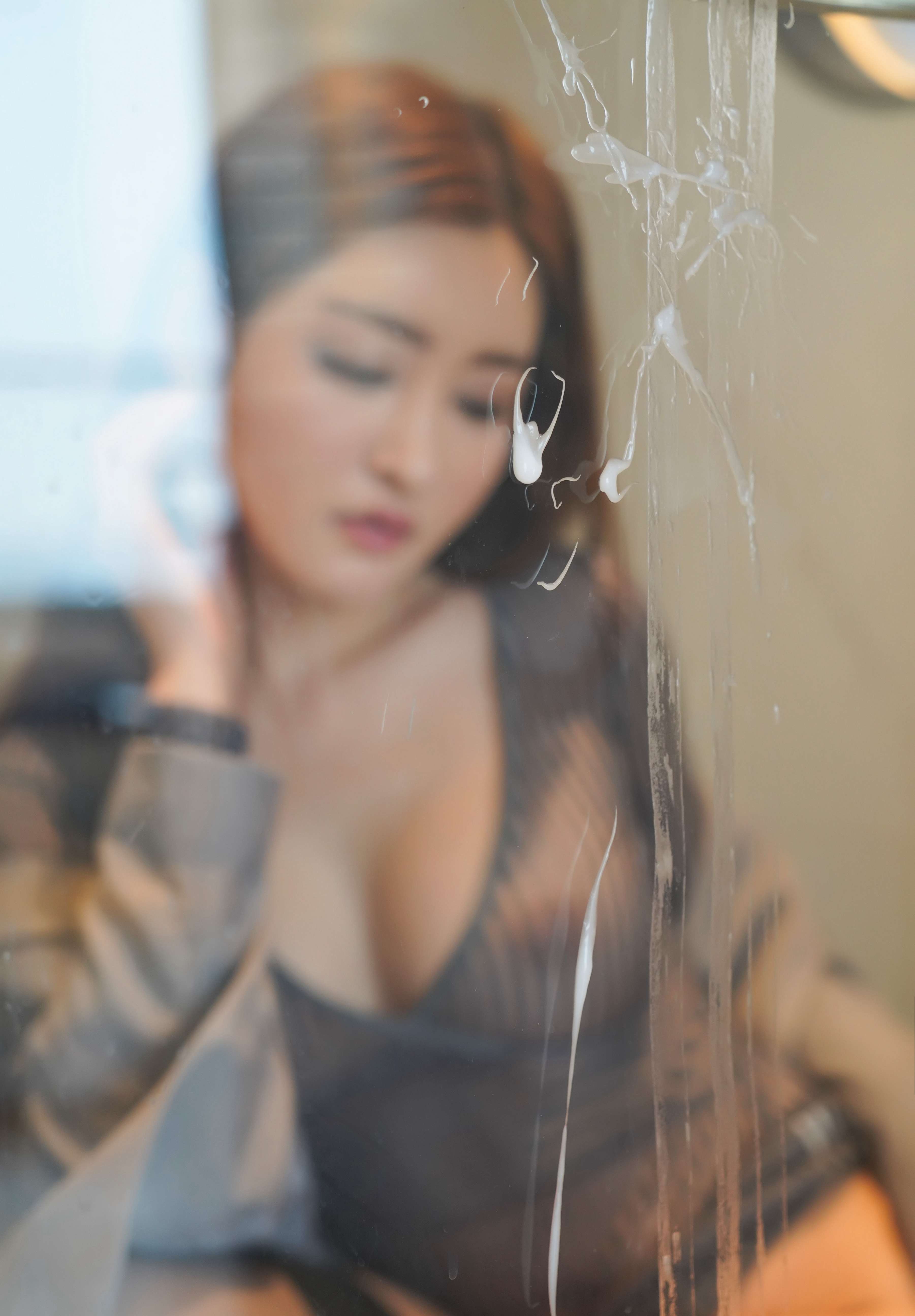 美臀黑絲分外誘人