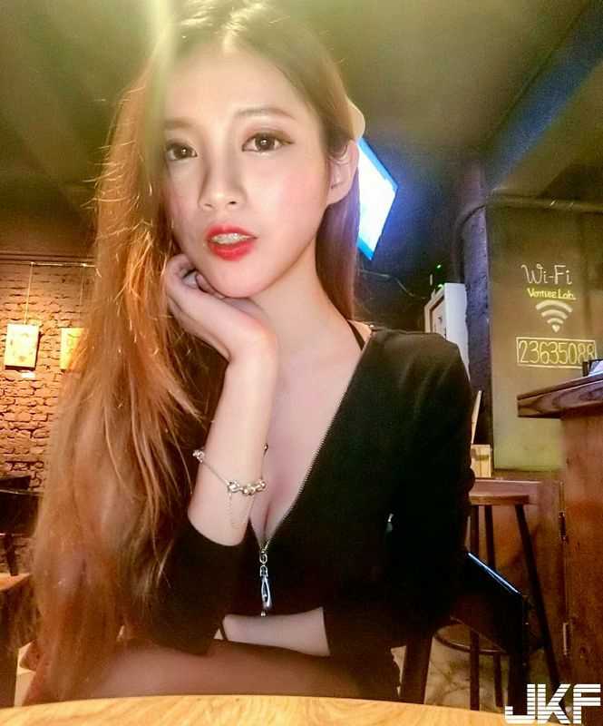 愛妻黃蓉愛上了異世界穿越而來的俊美少年0_【2023年7月更新】