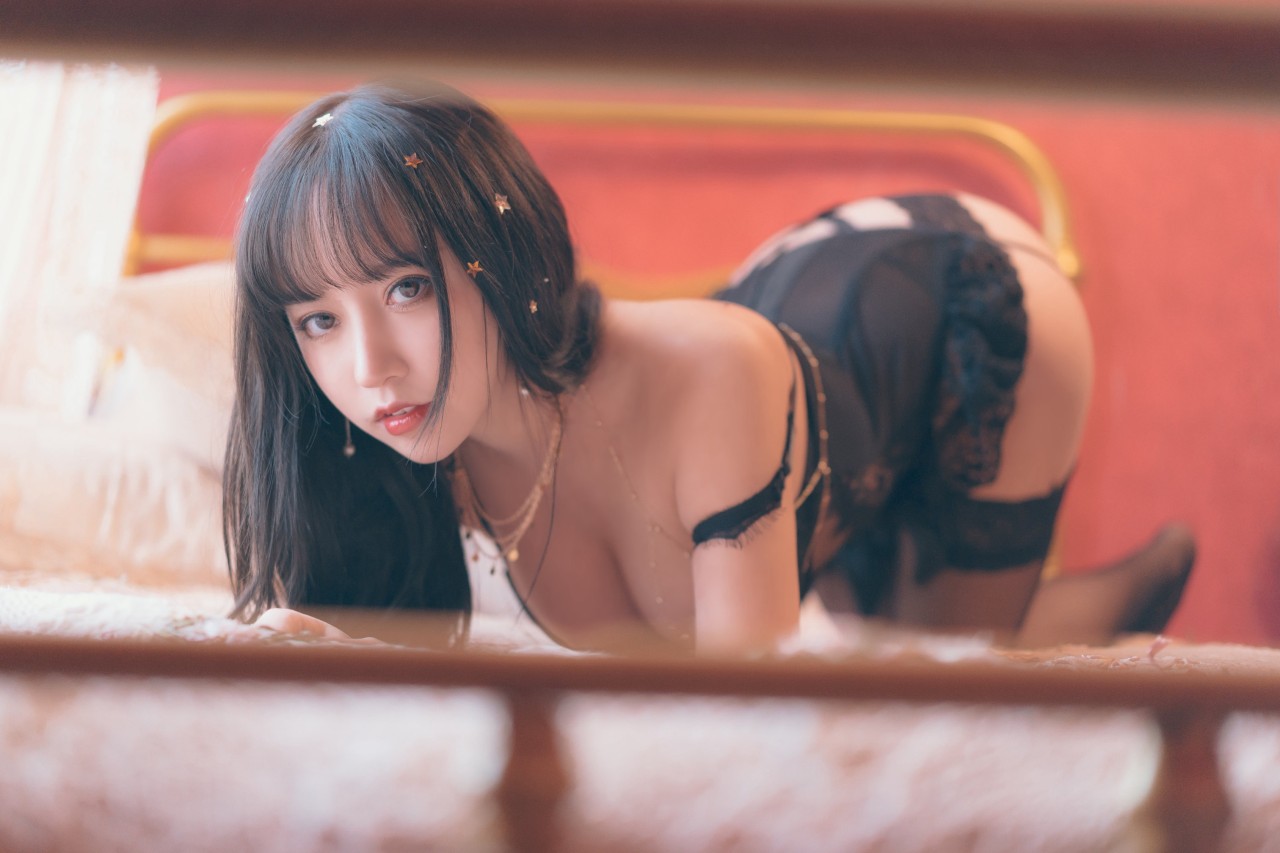 情趣黑絲美女圖片