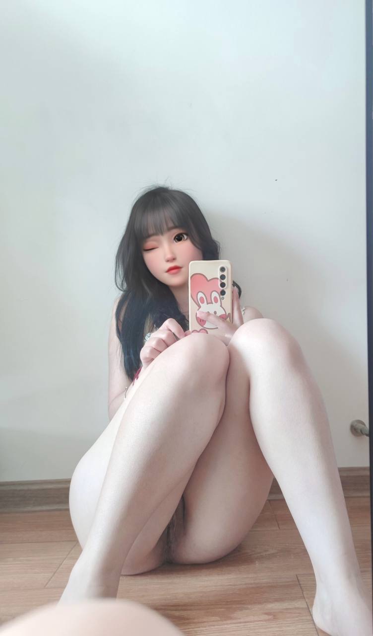 寶貝，妳認真吃雞的樣子真美