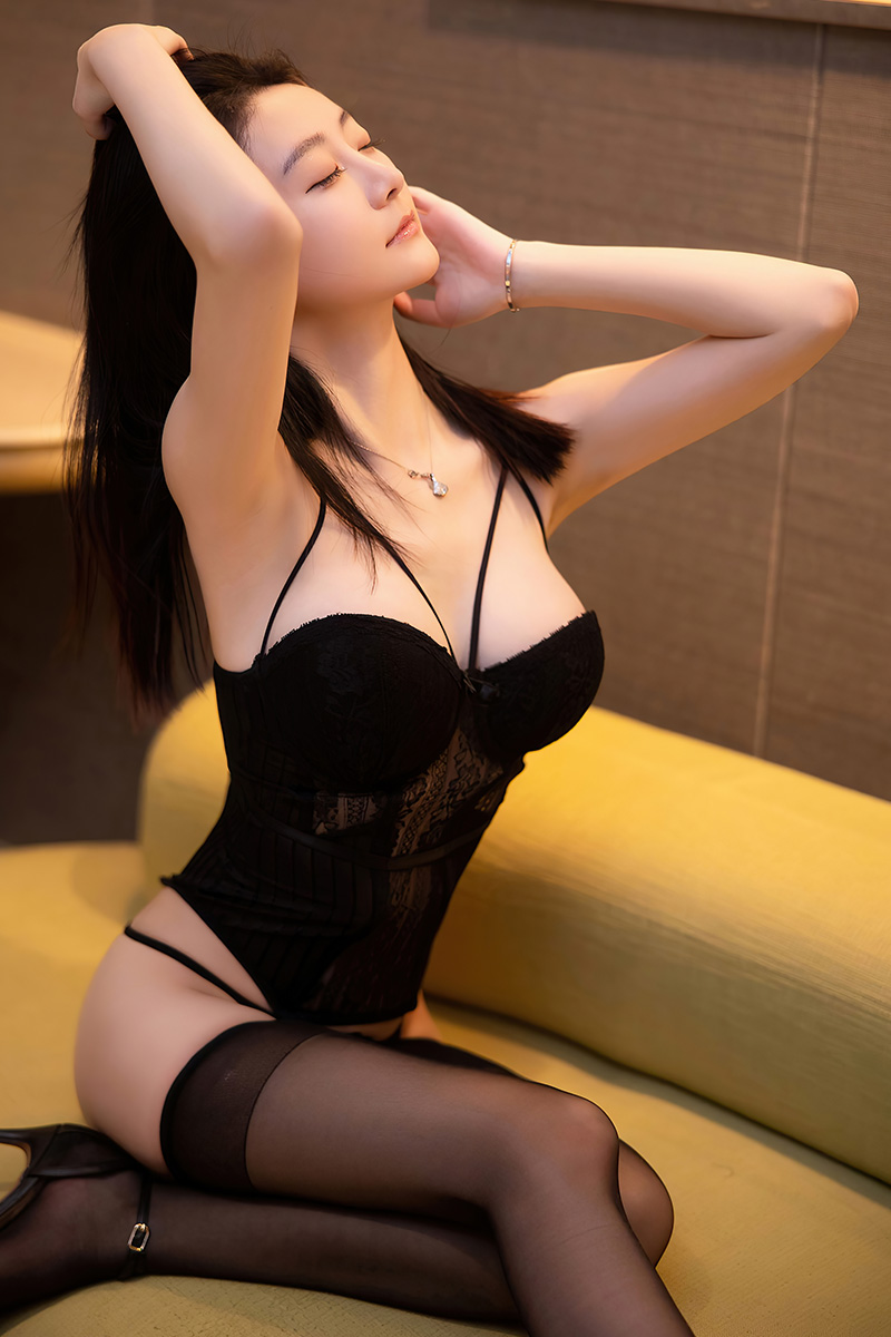 豐滿呆萌妹子楊靜娜身材性感顏值高