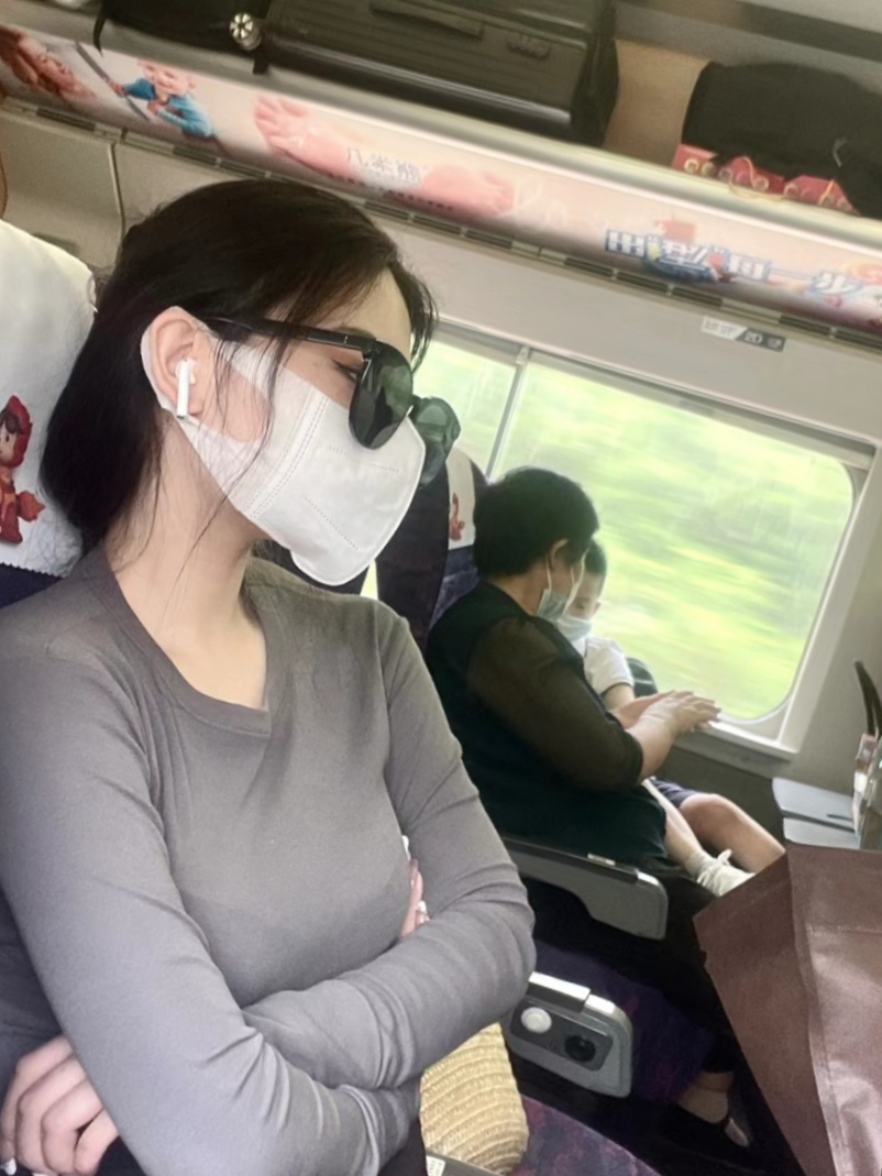 沒有邊界感的腳丫子