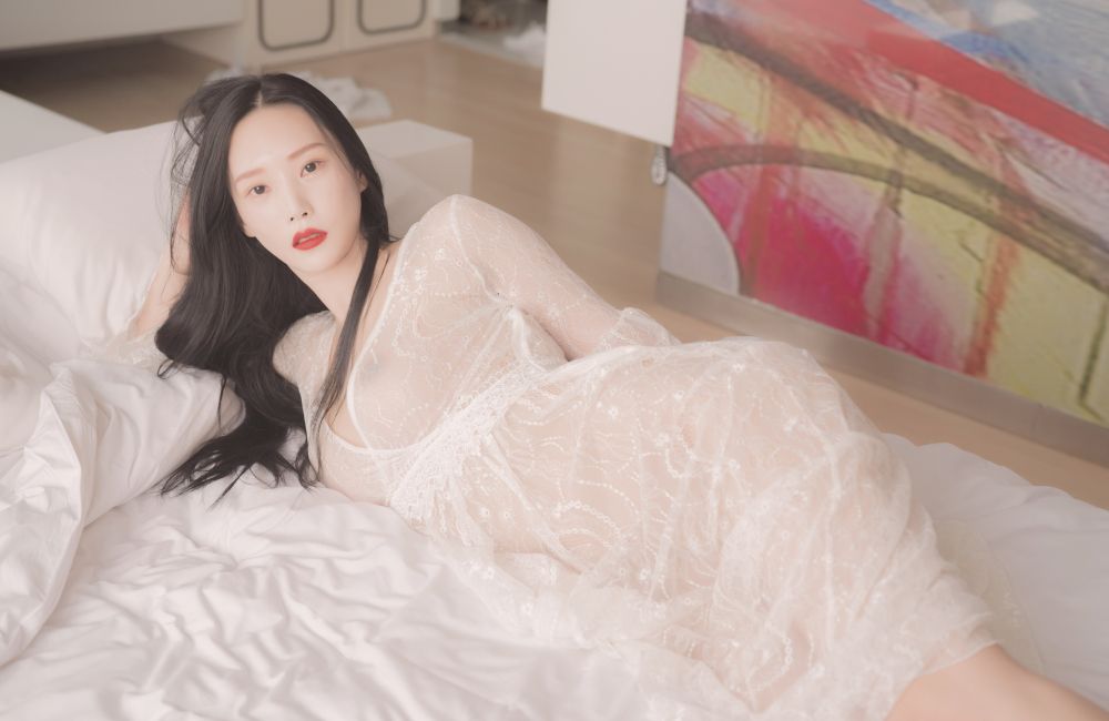 完美少婦朦朧軀體很誘人