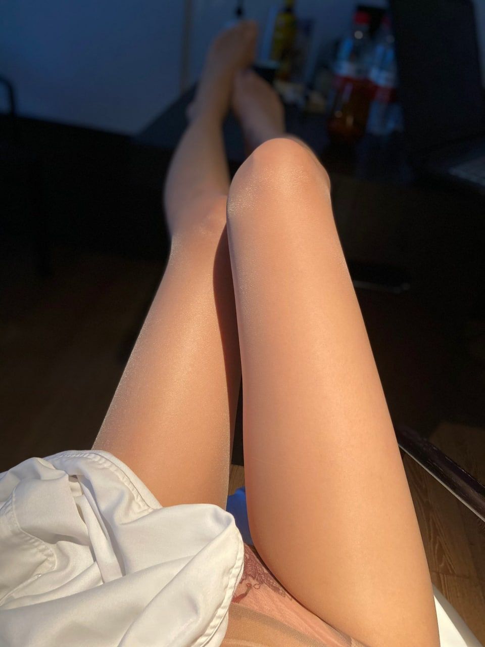 古來圣賢皆寂寞，唯有絲襪留其名