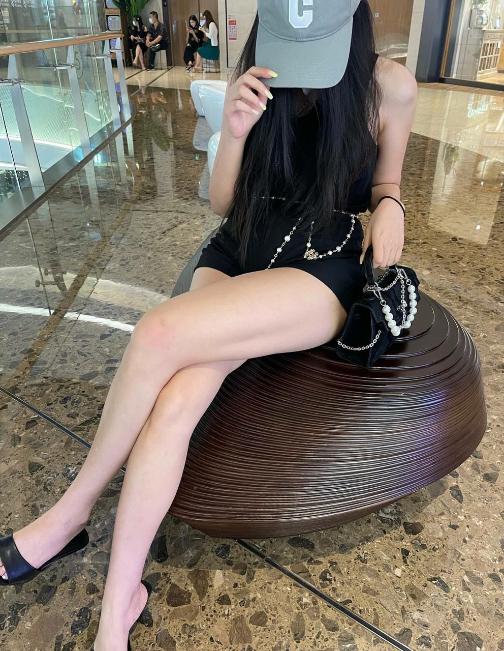 古來圣賢皆寂寞，唯有絲襪留其名