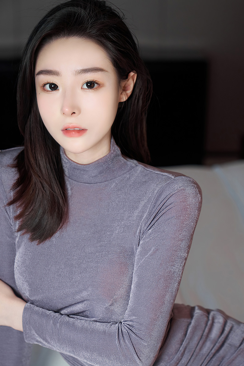 模特小逗逗原色絲襪美腿真是非常養眼