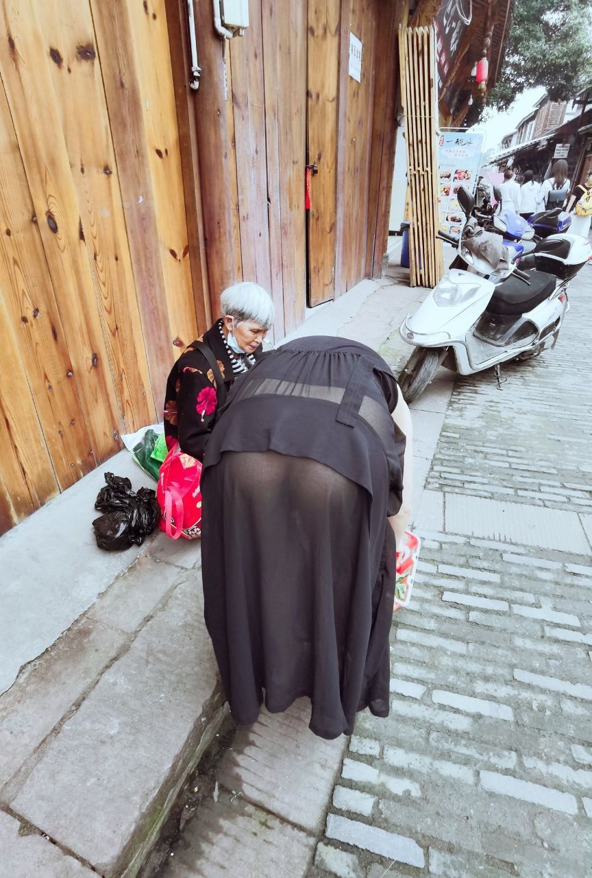 國產崛起之越來越多的妹子愛上了野外漏出