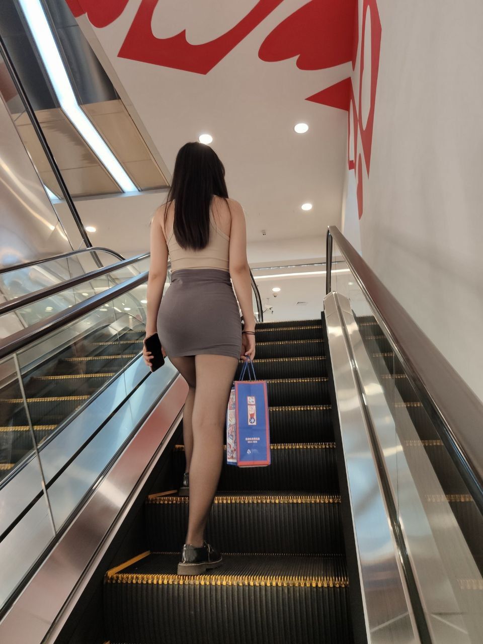 國產崛起之越來越多的妹子愛上了野外漏出