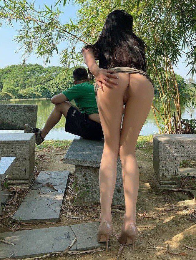 國產崛起之越來越多的妹子愛上了野外漏出