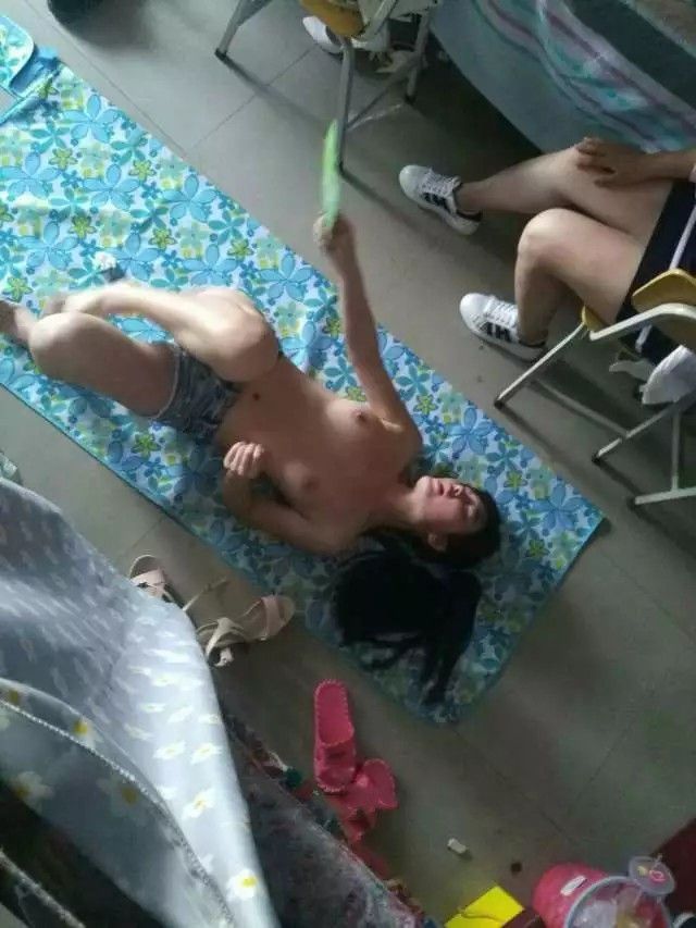 98年如假包換學生妹，露臉自拍