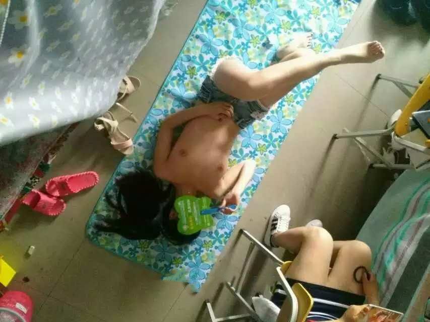 98年如假包換學生妹，露臉自拍
