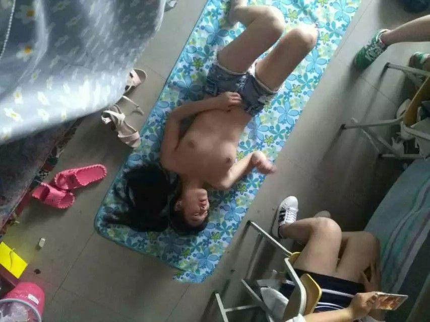 98年如假包換學生妹，露臉自拍