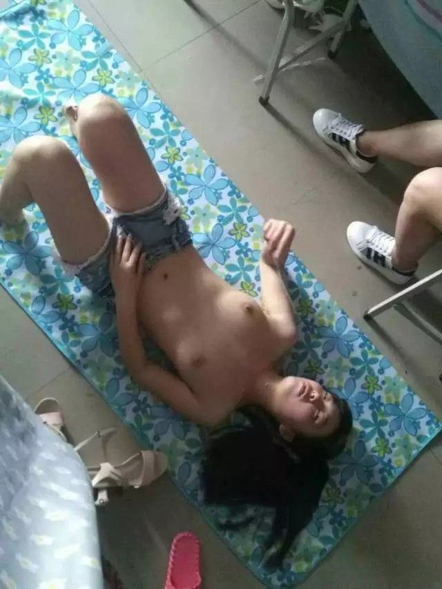 98年如假包換學生妹，露臉自拍