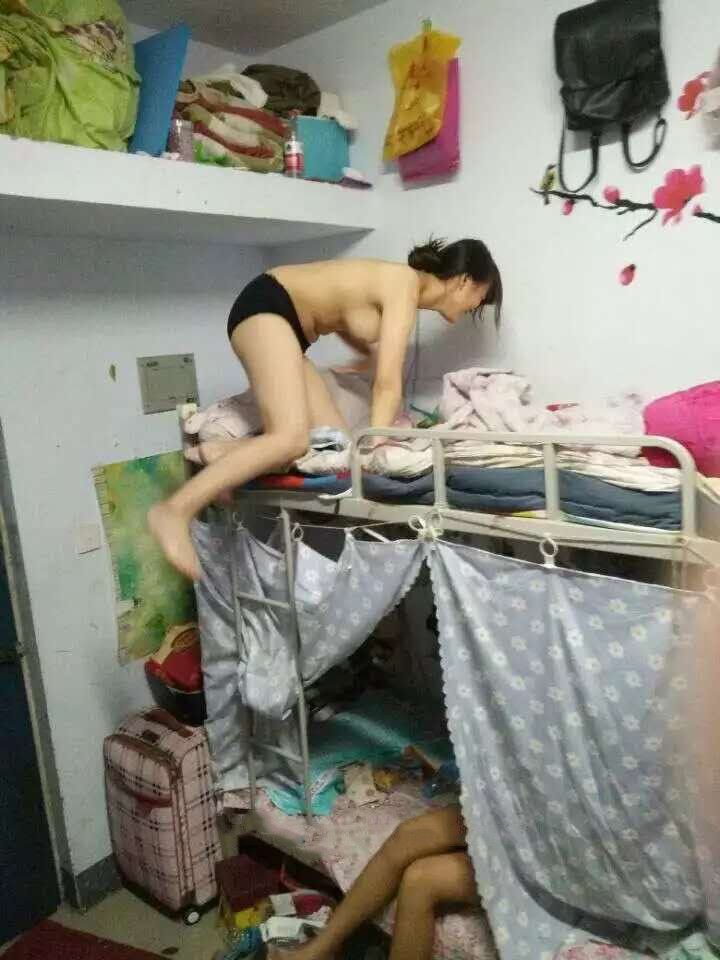 98年如假包換學生妹，露臉自拍