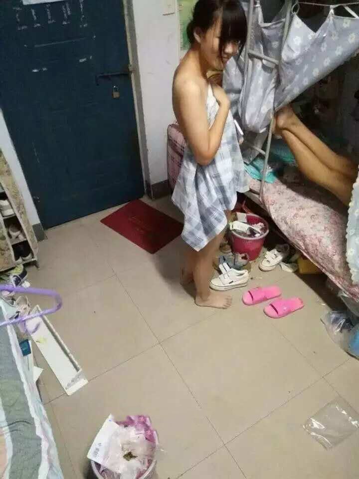 98年如假包換學生妹，露臉自拍