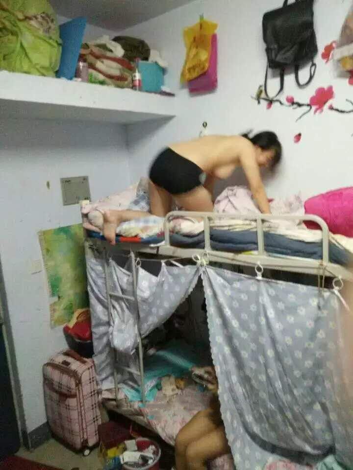 98年如假包換學生妹，露臉自拍
