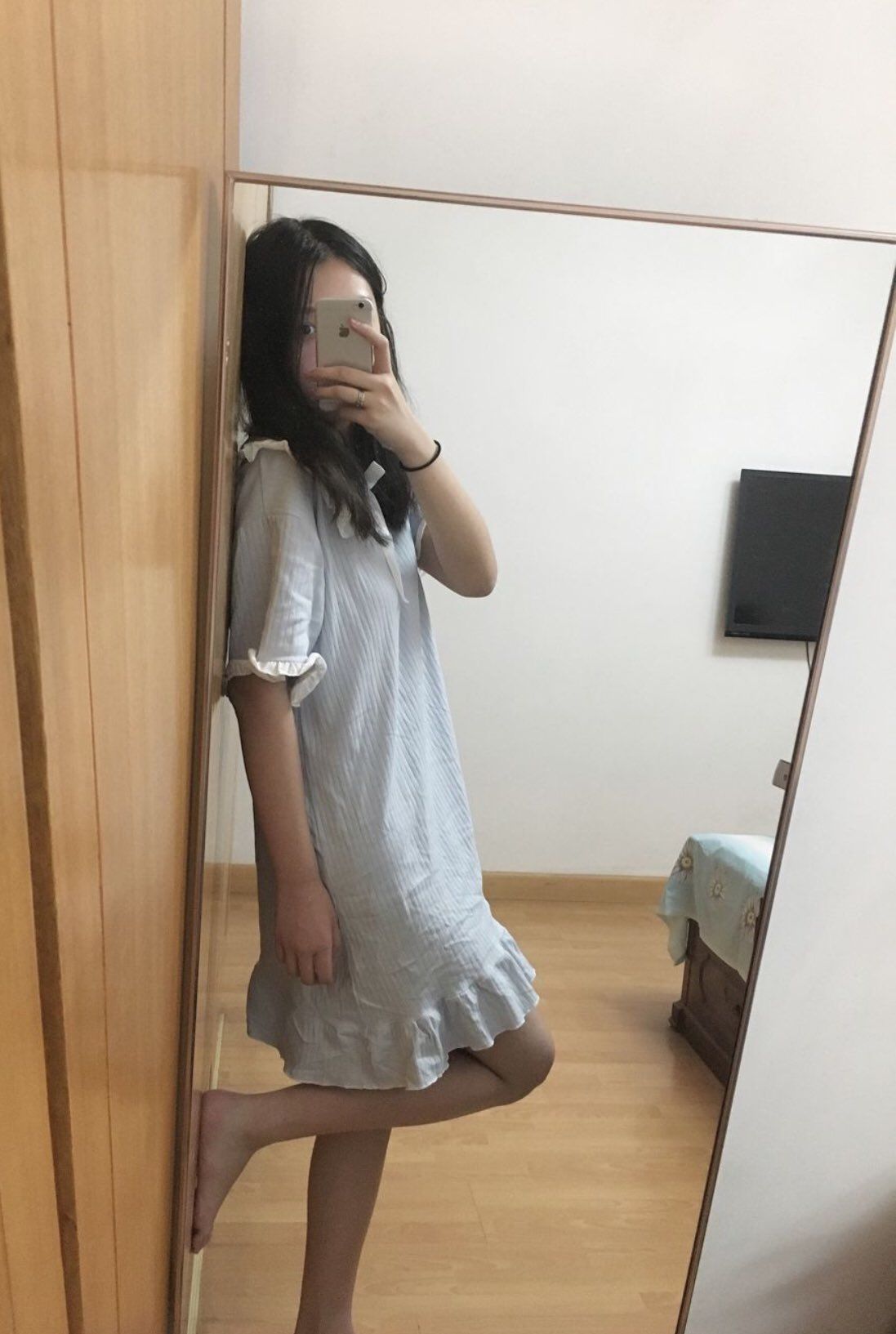 對鏡自拍的妹子 千嬌百媚 又純又欲