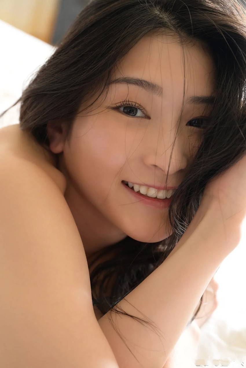 本莊鈴 S型身材透出美肌
