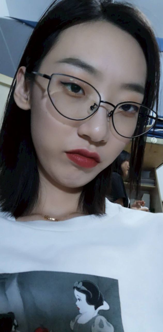 不怕反差婊有文化，就怕反差婊戴眼鏡[118P]