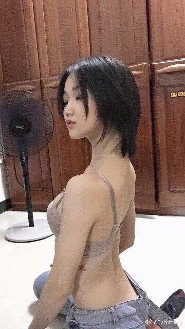 怕反差婊有文化，就怕反差婊戴眼鏡