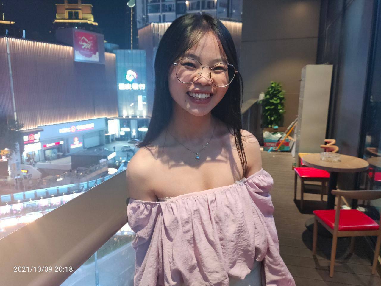 不怕反差婊有文化，就怕反差婊戴眼鏡 [118P]