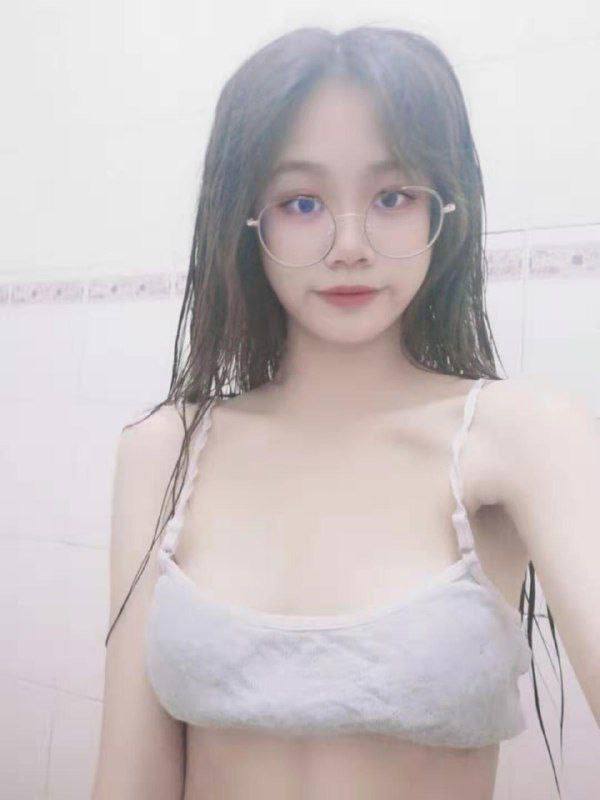 不怕反差婊有文化，就怕反差婊戴眼鏡 [118P]