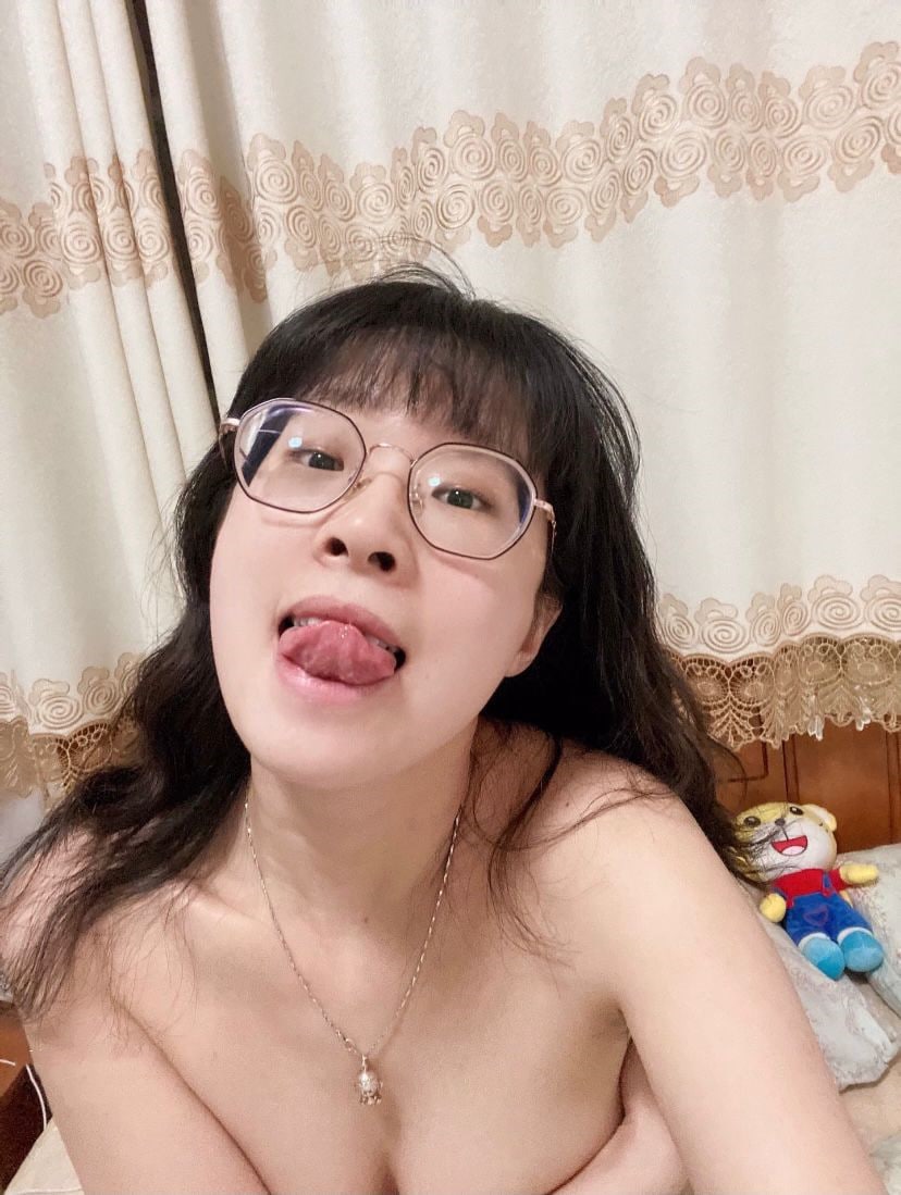 不怕反差婊有文化，就怕反差婊戴眼鏡 [118P]