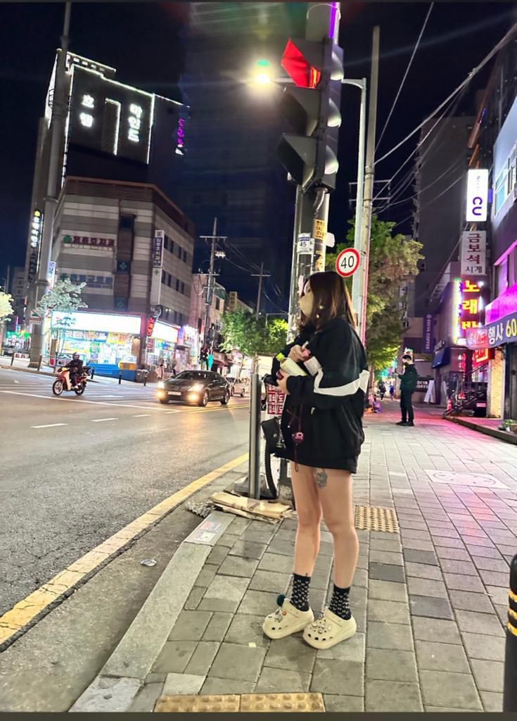 反差婊反差婊，人前人后反差懸殊，你愛我也愛 [35P]