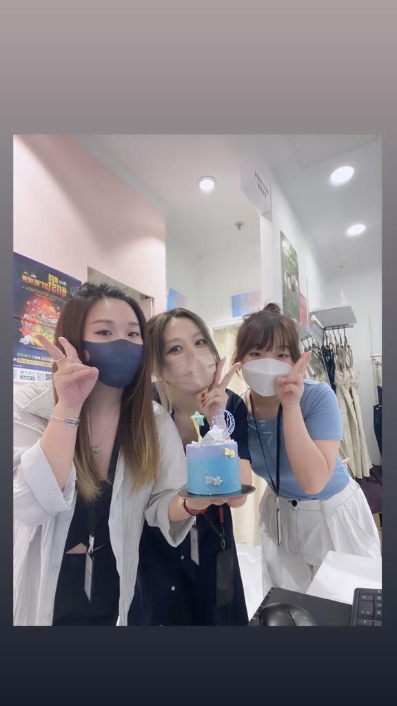 反差婊反差婊，人前人后反差懸殊，你愛我也愛 [35P]