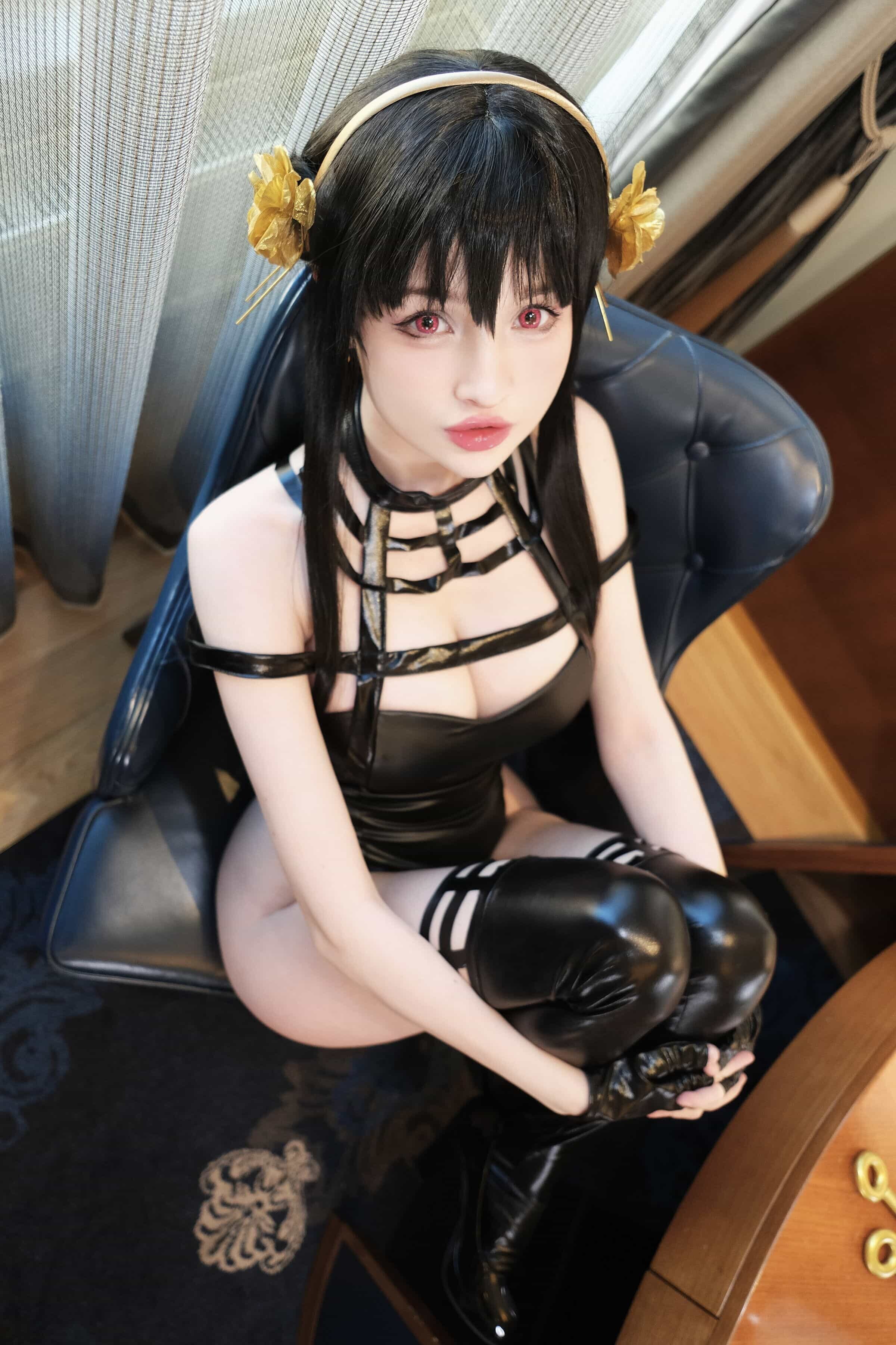 女神王馨瑤yanni淡黃露肩禮裙御姐姿態(tài)性感寫真