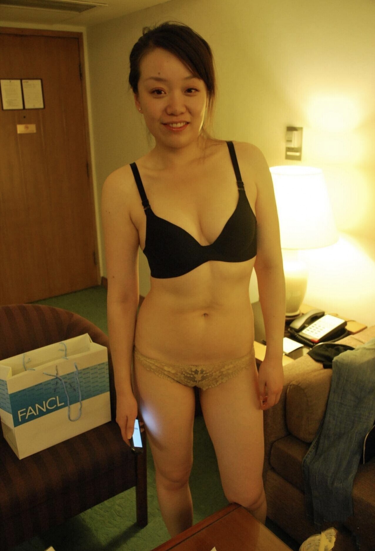 露臉騷妹子來了[98P]