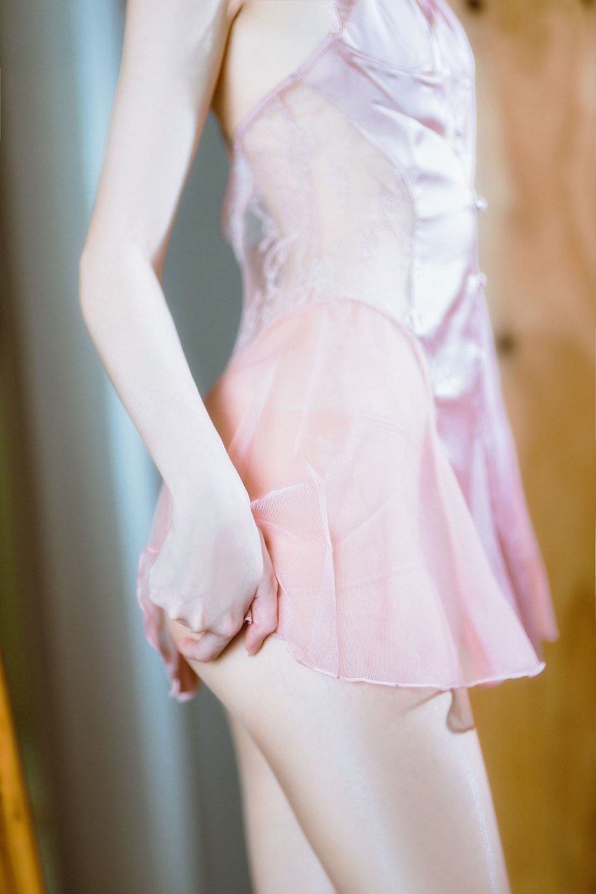 白嫩美腿柔美容顏