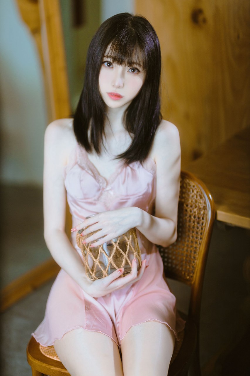 白嫩美腿柔美容顏