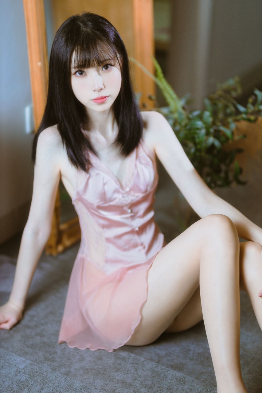 白嫩美腿柔美容顏