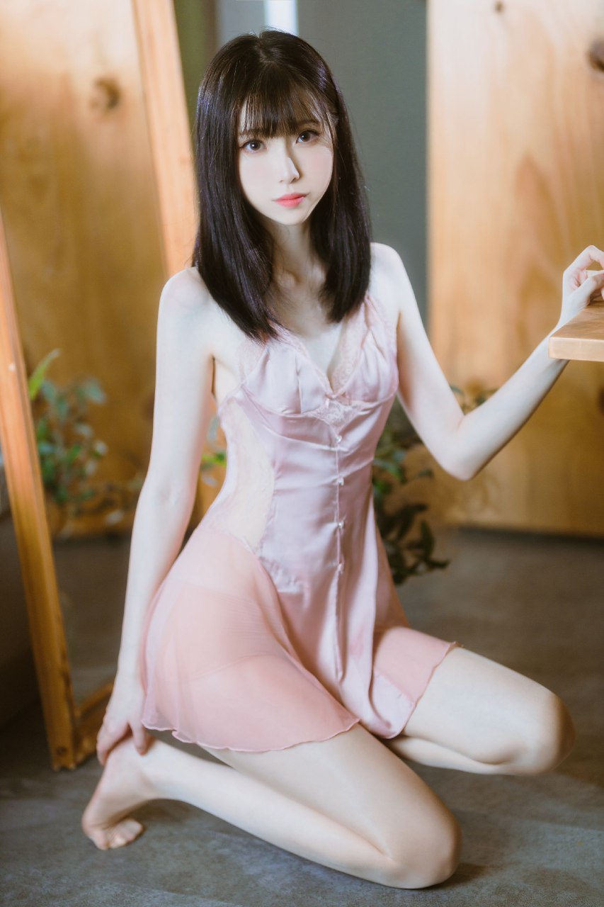 白嫩美腿柔美容顏