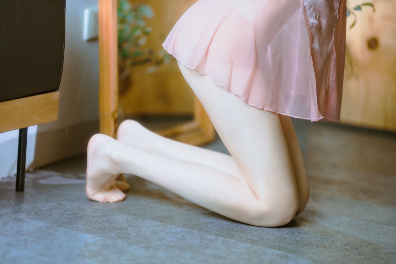 白嫩美腿柔美容顏