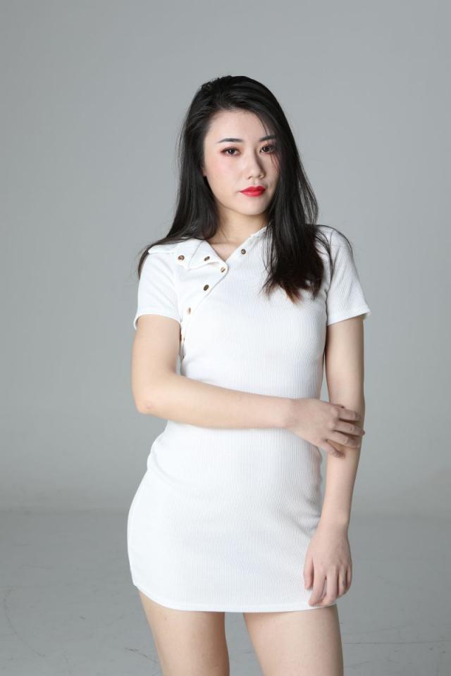 氣質挺不錯的白衣少婦