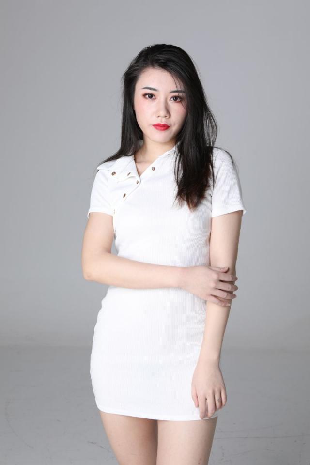氣質(zhì)挺不錯的白衣少婦