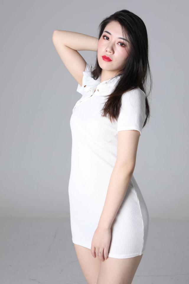 氣質挺不錯的白衣少婦
