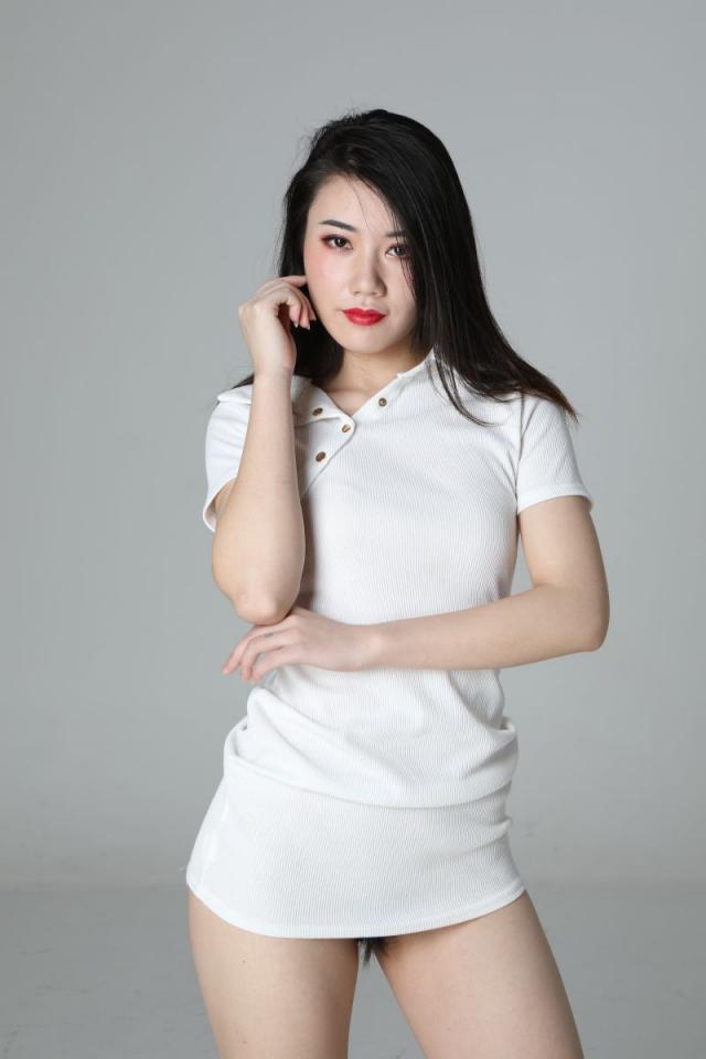氣質挺不錯的白衣少婦