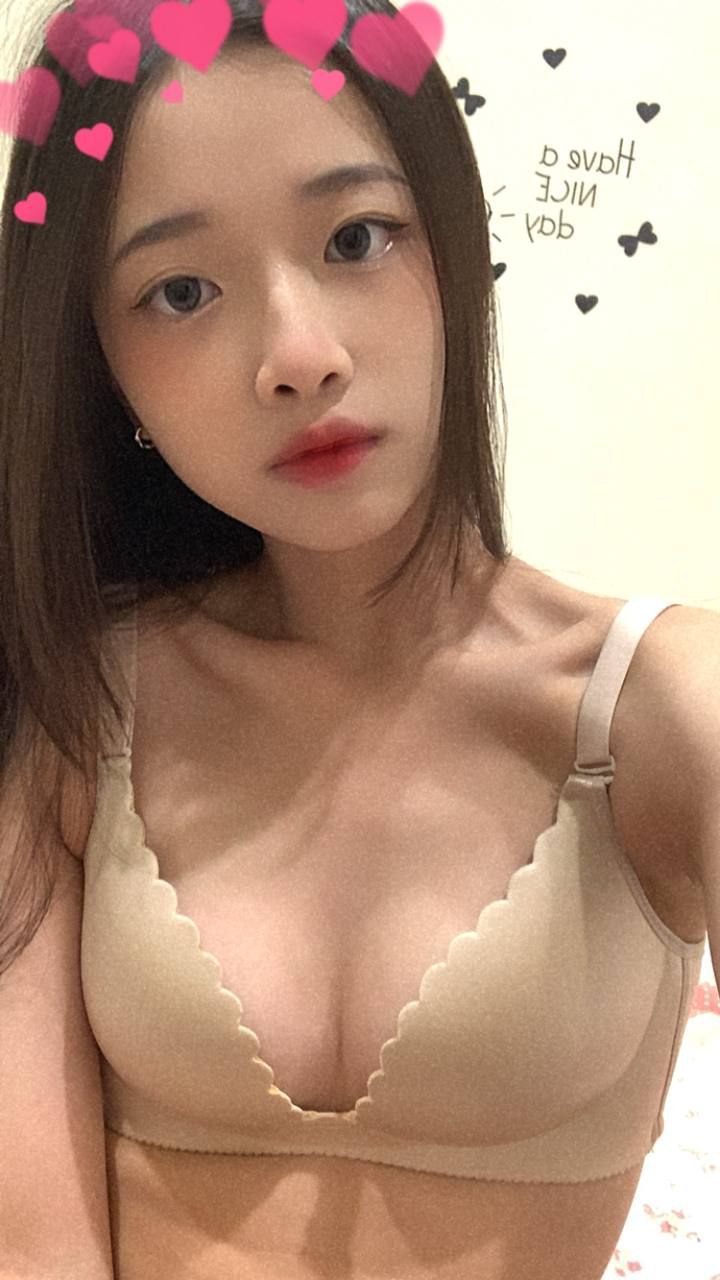 分享硬盤里珍藏的美乳美女