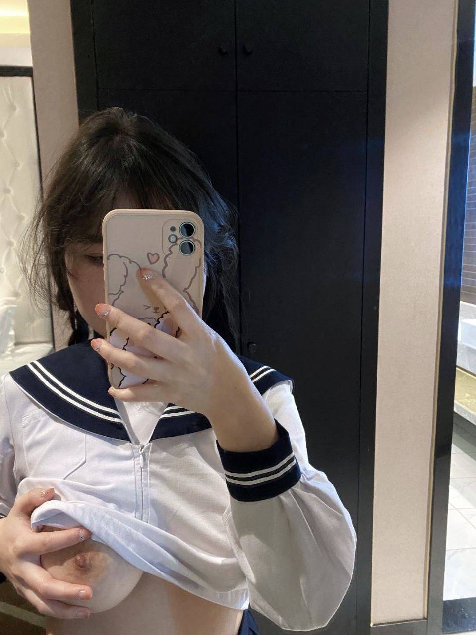 分享硬盤里珍藏的美乳美女