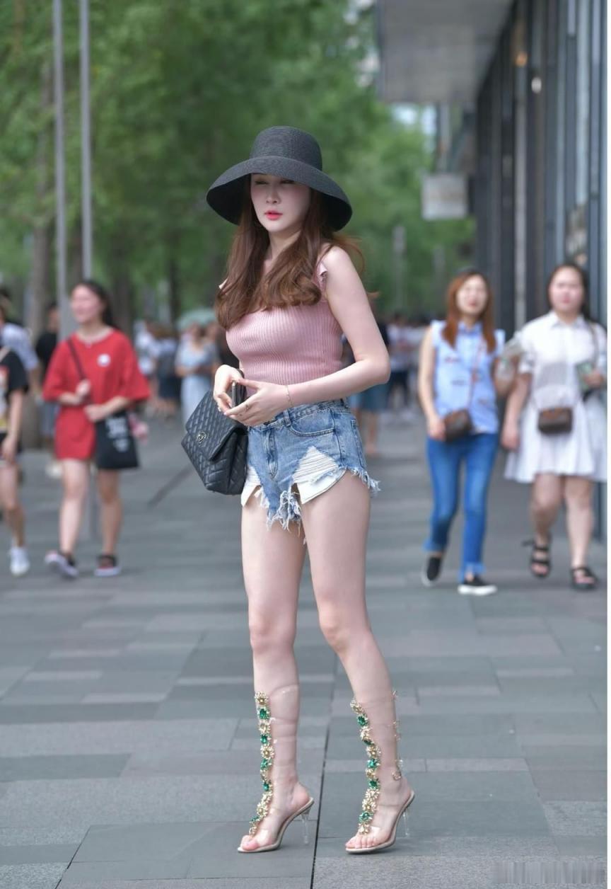 街拍齊逼短褲之若隱若現