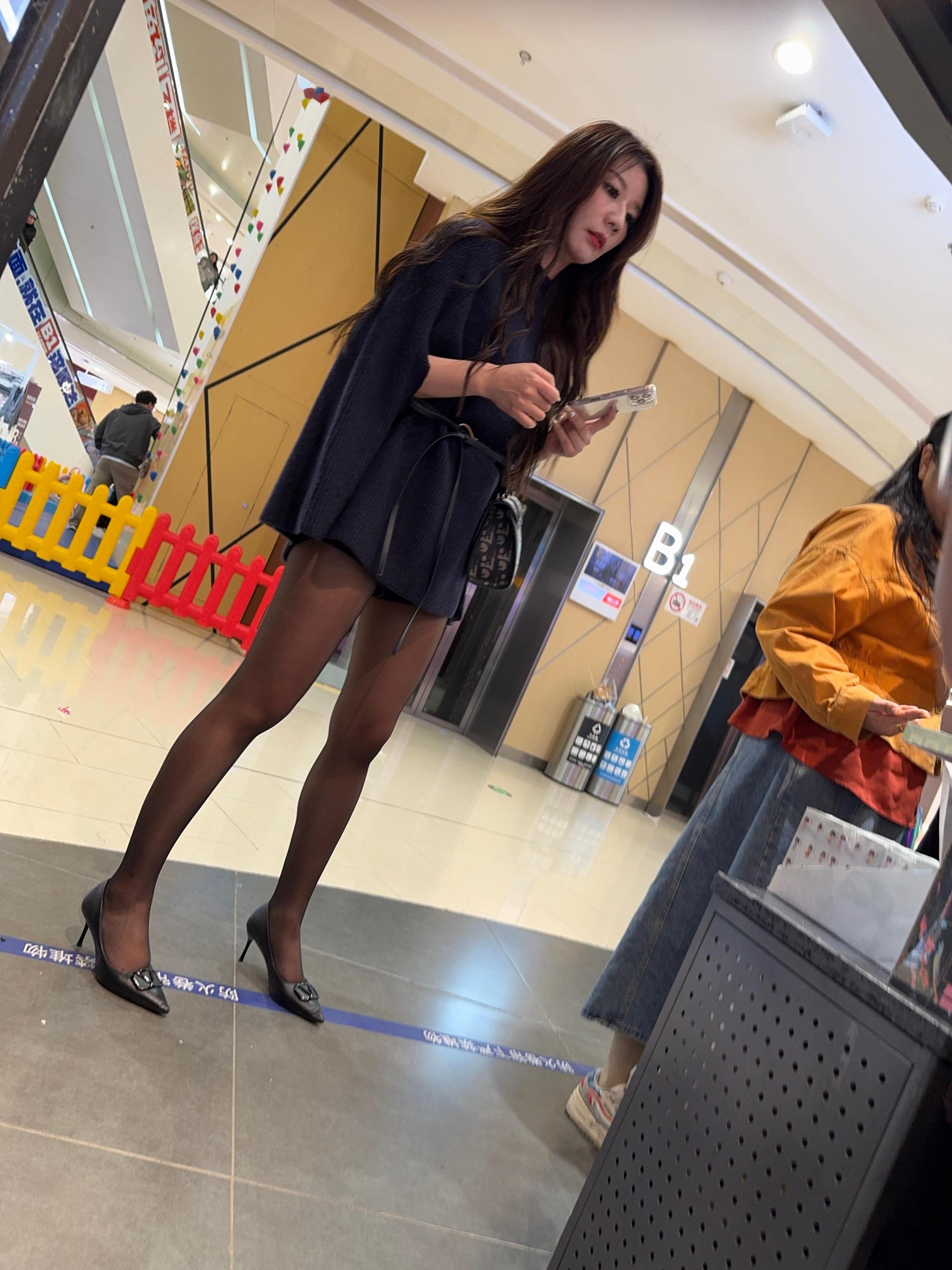 街拍熟女絲襪誘惑[20P]